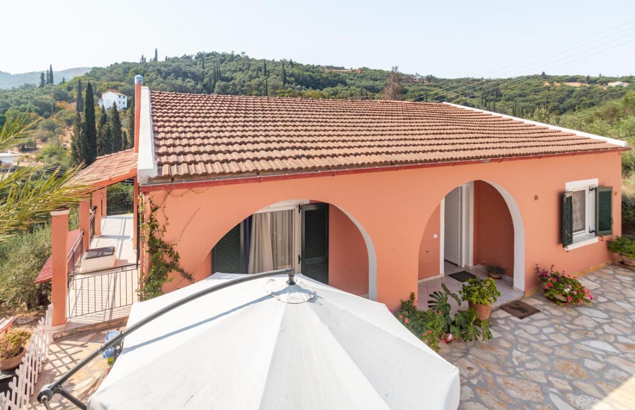 Ilia'S Holiday Home Peritheia Exterior foto